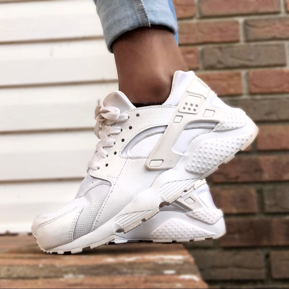 White Nike Huarache